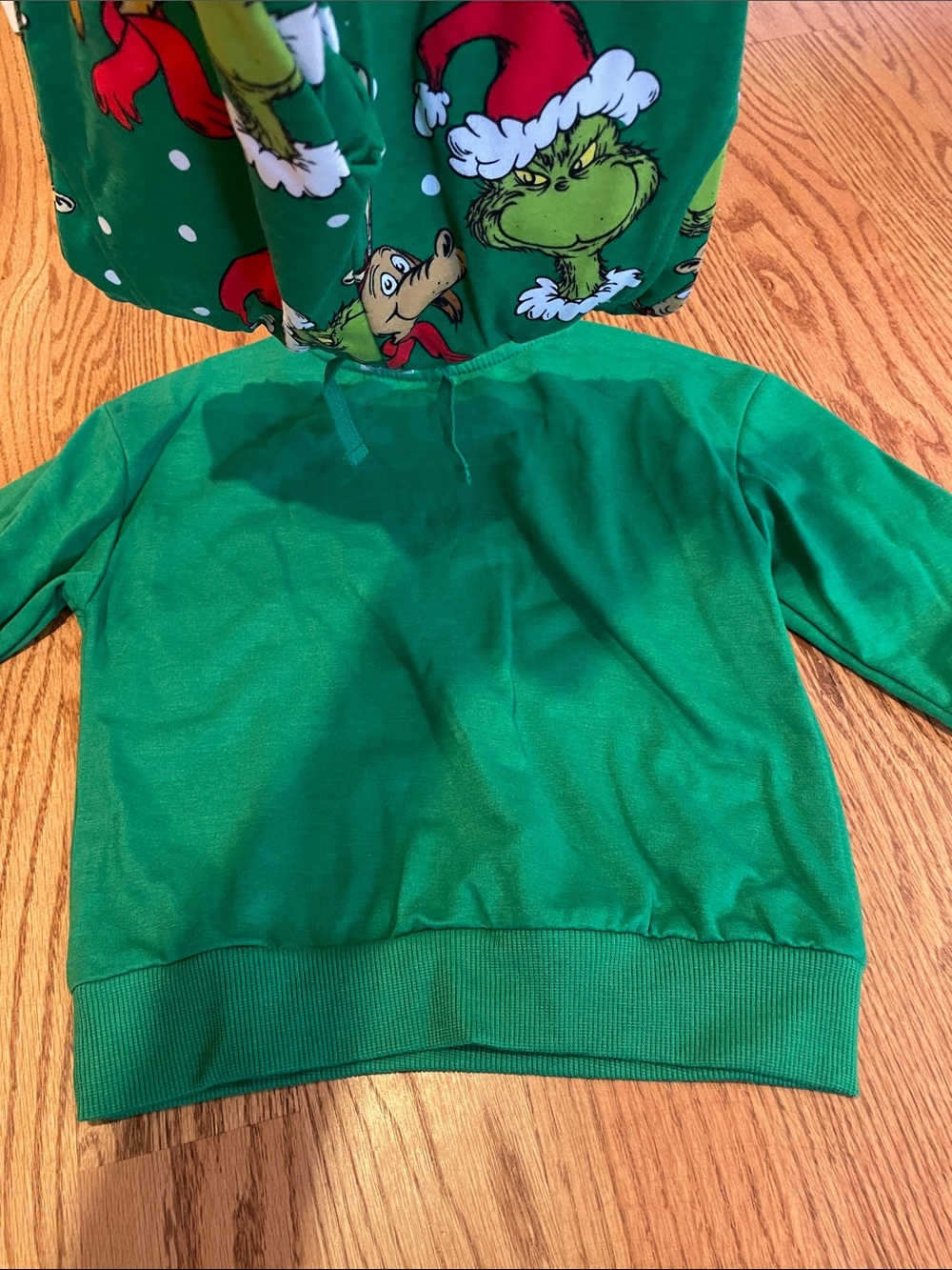 Dr. Seuss Green Grinch & Max Holiday Pajama Set - Picture 7 of 7